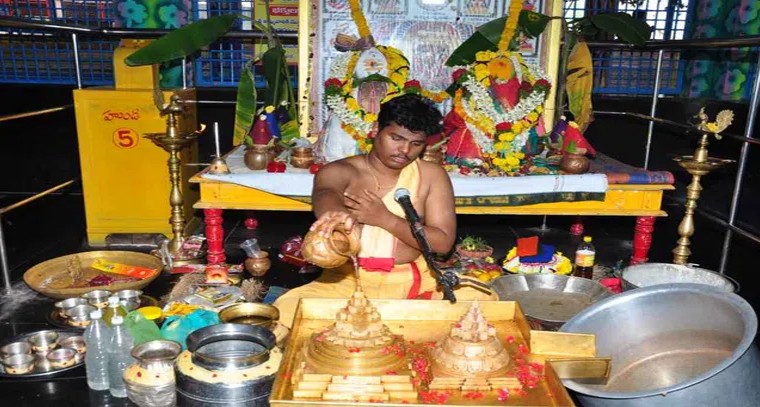 పెద్దమ్మతల్లి ఆలయంలో ప్రత్యేక పూజలు
