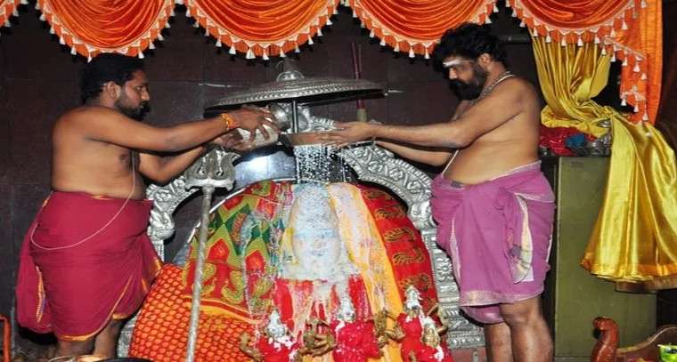 పెద్దమ్మతల్లికి ఘనంగా పంచామృతాభిషేకం
