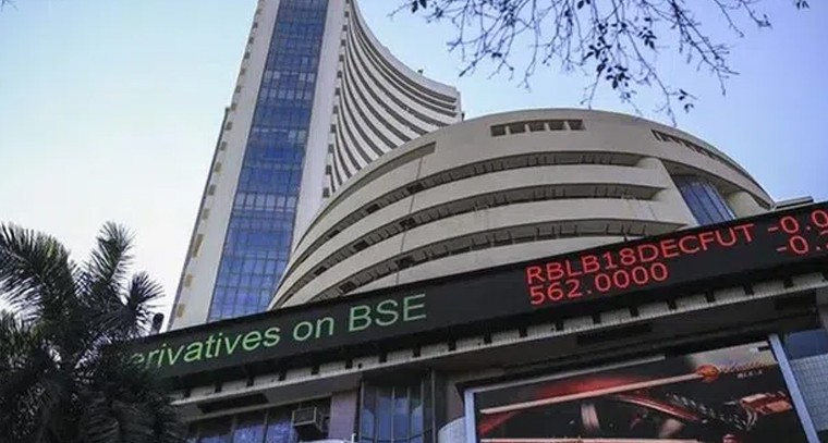 లాభాలతో ప్రారంభమైన స్టాక్‌మార్కెట్లు
