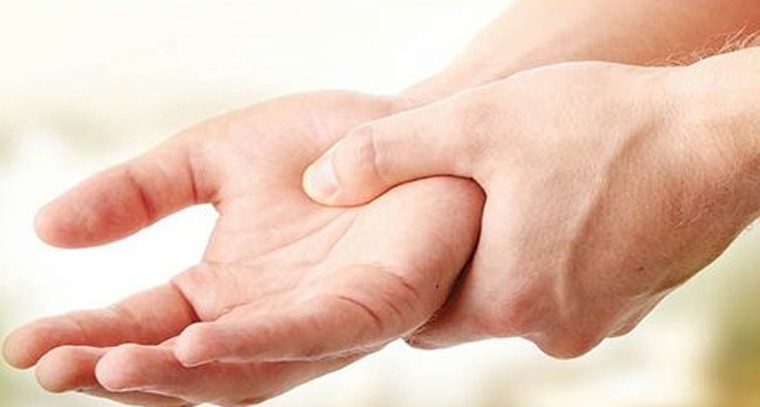 చేతులు వణుకుతుంటే చేయండిలా
