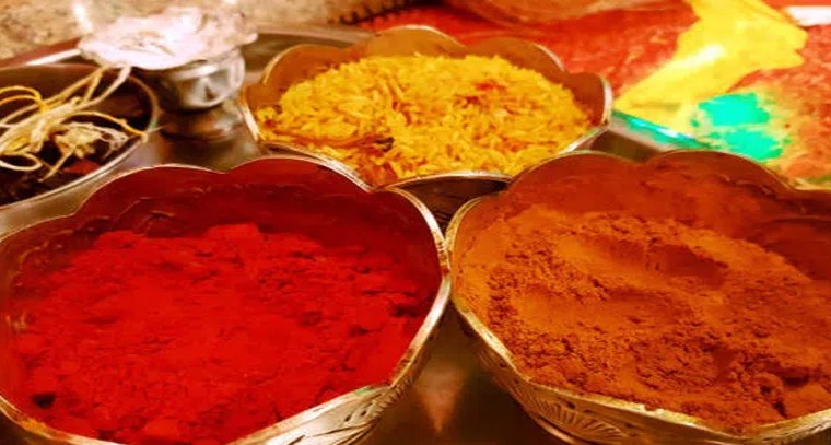 పసుపు, కుంకుమ పొరపాటున కింద పడితే.?
