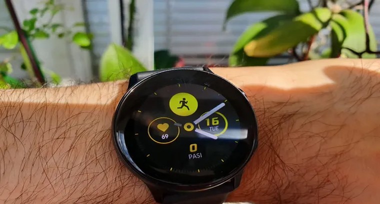 స్మార్ట్ వాచ్ వాడుతున్నారా..? అయితే జాగ్రత్త..!
