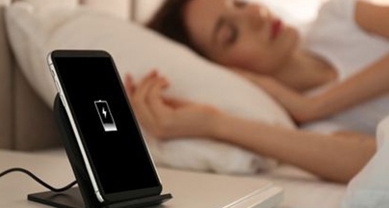 ఛార్జింగ్ పెట్టి నిద్రపోతే ఆ డేంజర్
