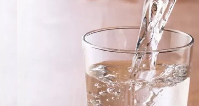 బ్రష్ చేయకుండానే నీళ్లు తాగుతున్నారా.?
