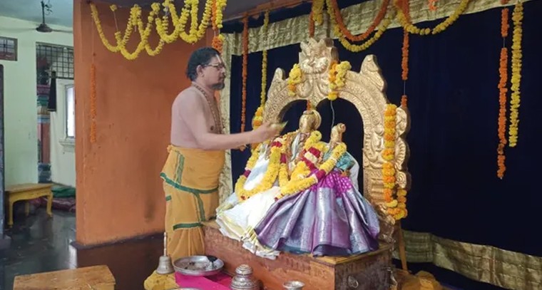 స్వర్ణకవచాలతో రామయ్య దర్శనం