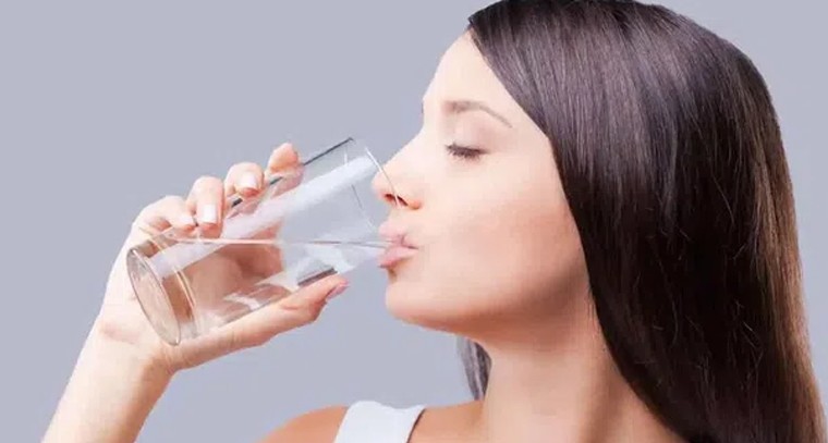 నీళ్ల‌ను ఇలా తాగారో..విషంగా మారుతుంది!
