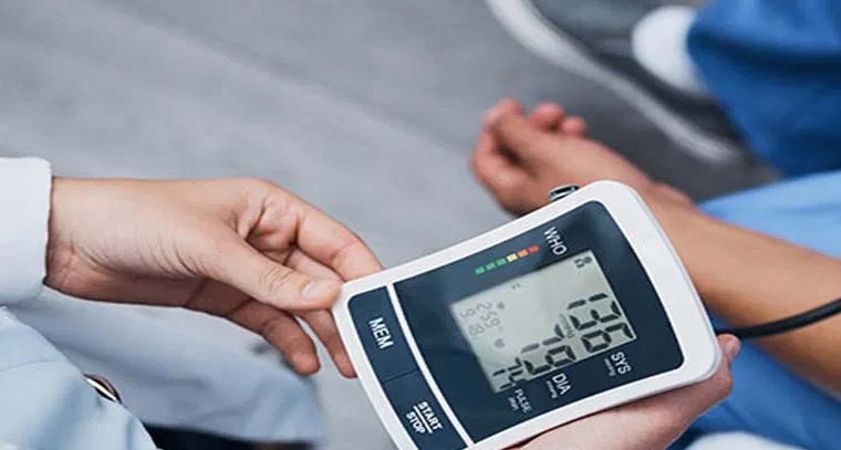 బీపీ ఉన్నవాళ్లు ఈ ఆహారానికి దూరంగా ఉండాలి
