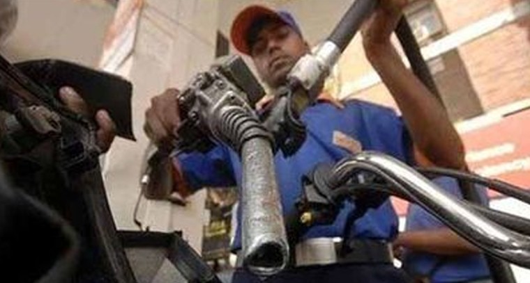 ఇలా చేసి బండి మైలేజీ పెంచుకోండి
