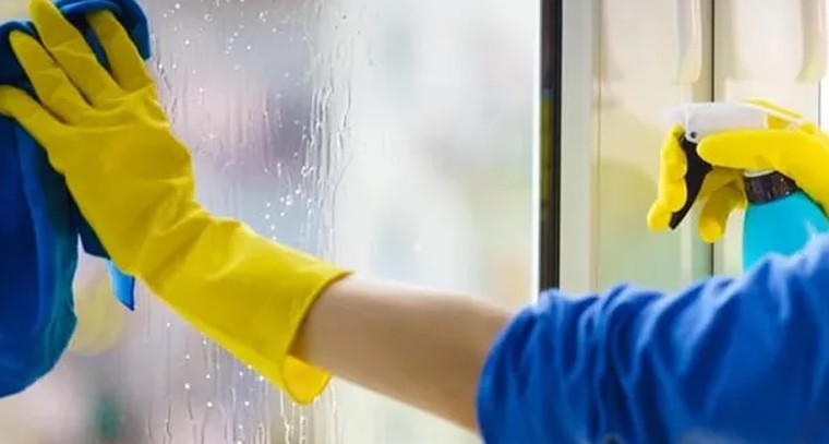 అద్దాలపై మరకలు పోవాలంటే ఇలా చేయండి
