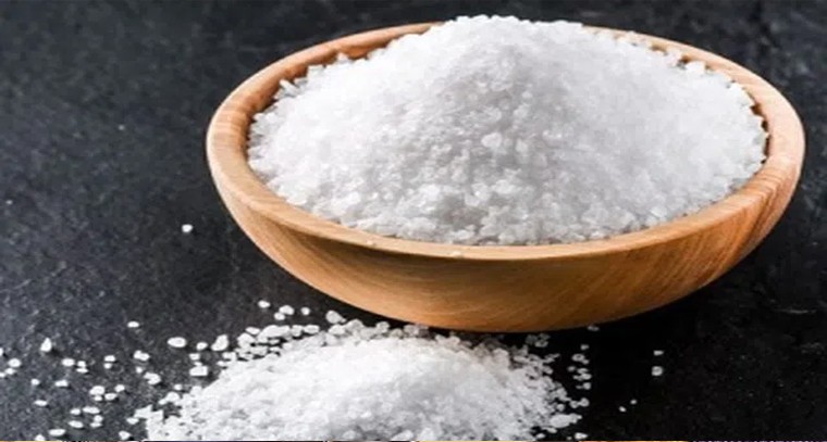 ఉప్పుతో ఇలా చేస్తే నెగిటివిటీ దూరం
