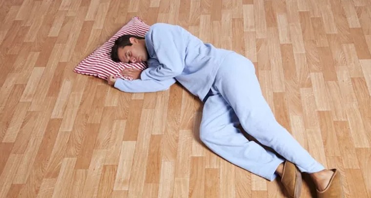 నేలపై పడుకుంటే ఎన్నో లాభాలు
