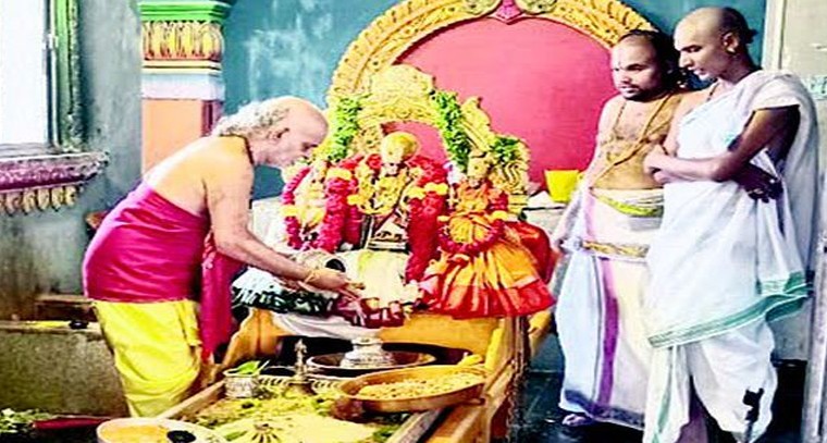 రామయ్యకు వైభవంగా పట్టాభిషేకం
