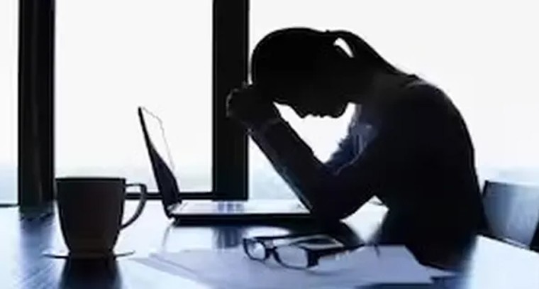 ఎక్కువ సేపు కూర్చోని పని చేయడం కూడా ప్రమాదమే