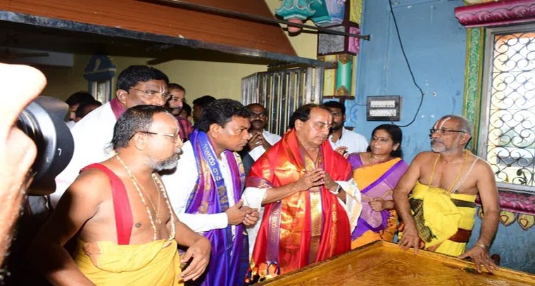 భద్రాద్రి రామయ్యను దర్శించుకున్న మంత్రి
