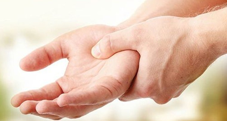 చేతులు వణుకుతుంటే చేయండిలా
