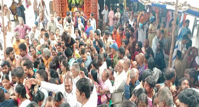 భక్తులతో పోటెత్తిన భద్రాద్రి
