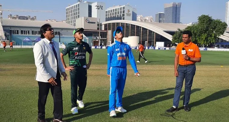 టాస్ గెలిచిన పాక్.. తొలి బ్యాటింగ్ భారత్‌దే
