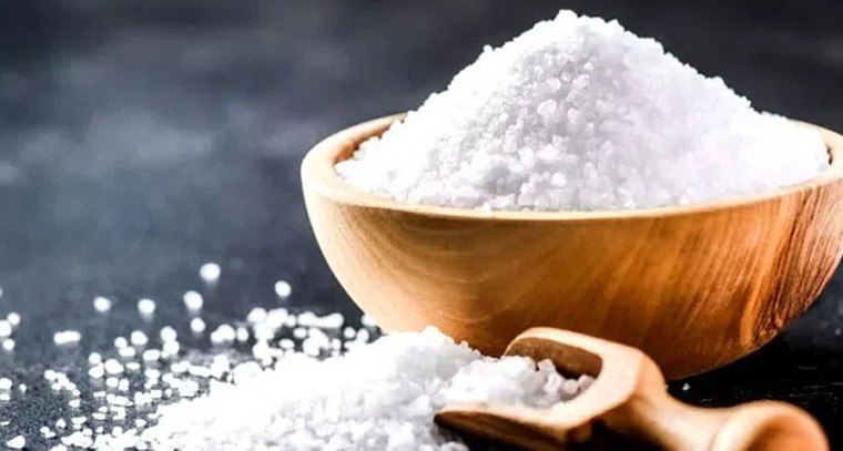 ఉప్పుతో ఇలా చేస్తే కష్టాలన్నీ మాయం
