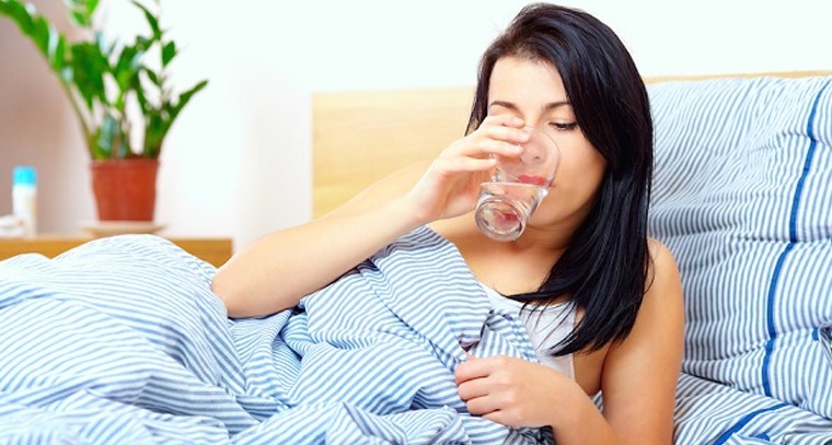 నిద్రలేవగానే నీళ్లు తాగితే కలిగే ప్రయోజనాలివే
