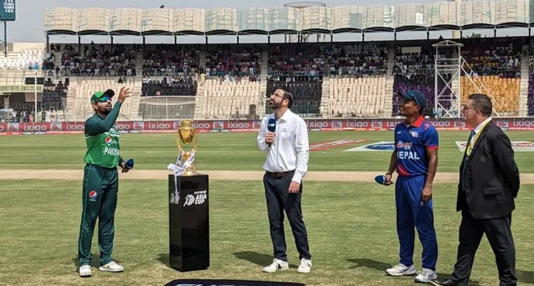 టాస్ గెలిచి బ్యాటింగ్ ఎంచుకున్న పాక్

