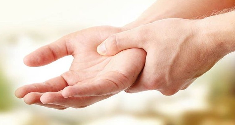 చేతులు వణుకుతుంటే చేయండిలా
