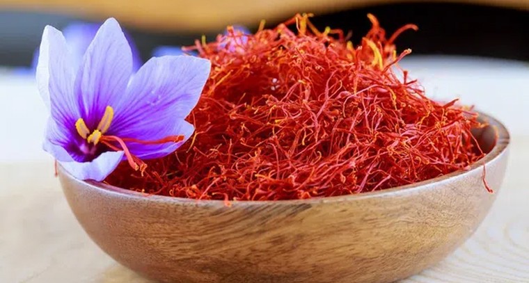 కుంకుమ పువ్వు తింటే పిల్లలు ఎర్రగా పుడతారా?
