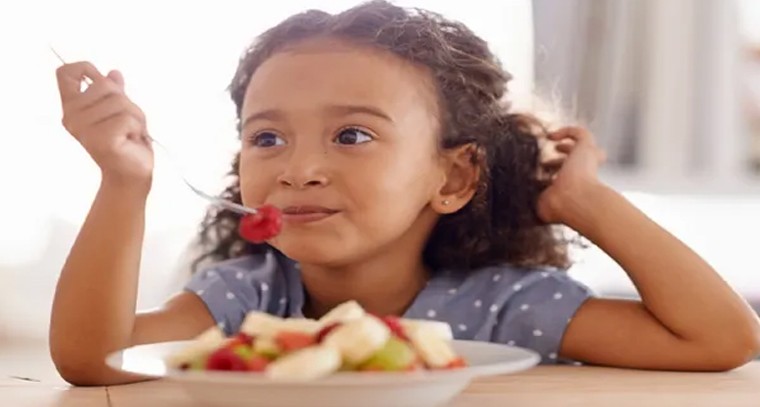 పిల్లలకు పొద్దున్నే ఎలాంటి ఆహారం తినిపించాలి?
