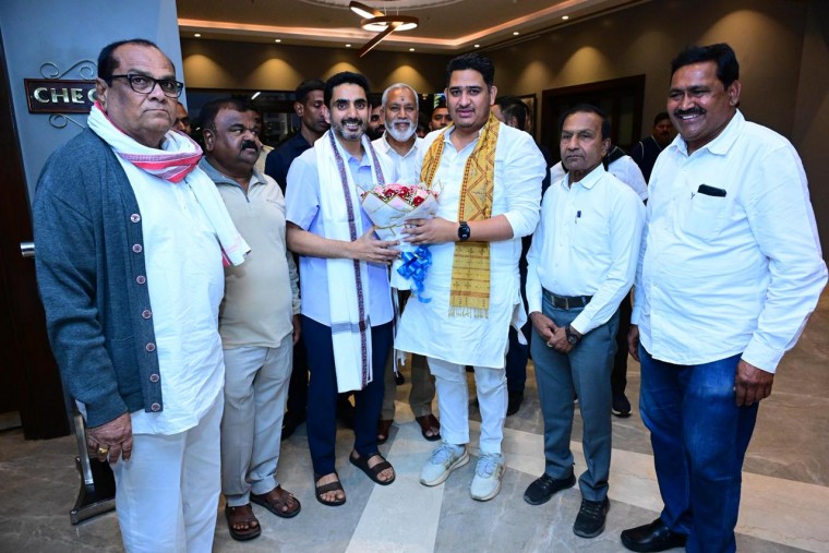 షిరిడీకి చేరుకున్న మంత్రి నారా లోకేశ్  ఘన స్వాగతం పలికిన ఆలయ అధికారులు