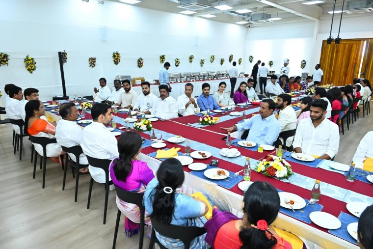 ఉండవల్లిలో గుంటూరు విజయవాడ నేతలతో నారా లోకేశ్ ఆత్మీయ కలయిక కార్యక్రమం