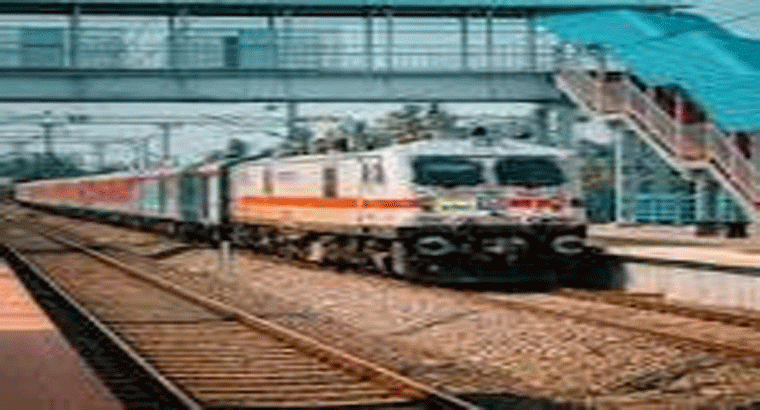 ప్రయాణికులకు షాకిచ్చిన రైల్వే.. టిక్కెట్ ధరలు పెంపు