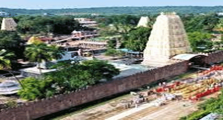 శ్రీశైలం ఆలయం వద్ద బాంబులు, బుల్లెట్లు.. ఎవరివో తెలిసిపోయింది