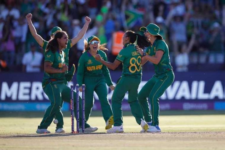 మహిళల ప్రపంచకప్ సెమీస్‌లో ఇంగ్లండ్‌పై దక్షిణాఫ్రికా ఘన విజయం