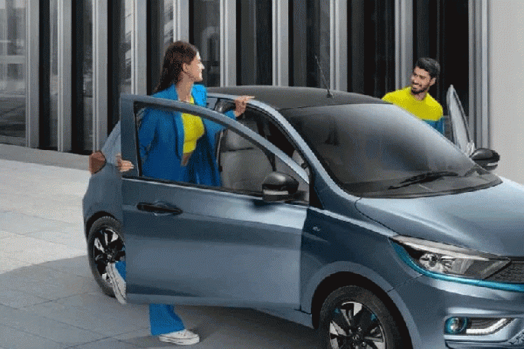 ఎలక్ట్రిక్ కార్లపై మగువల  మక్కువ.... ఎందుకో తెలుసా
