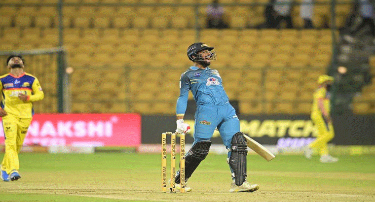 మూడు మ్యాచ్‌లలో,,,సమరన్ రవిచంద్రన్ రెండు డబుల్ సెంచరీలు