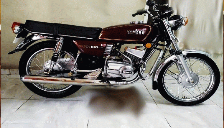 రోడ్డుపైకి రయ్ రయ్ అంటూ వస్తోంది యమహా ఆర్ఎక్స్ 100