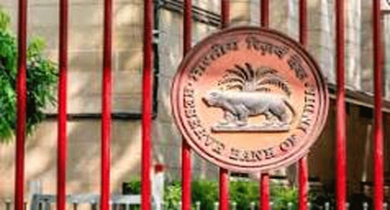 ఆ 3 బ్యాంకుల్లో నిబంధనల ఉల్లంఘన.... ఖాతాదారుల పరిస్థితేంటి