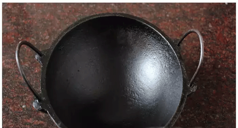 పిండి వంటలు వండిన ఐరన్ పాత్రలు మసిగా మారాయా, ఇలా తోమితే మళ్లీ తెల్లగా మారతాయి