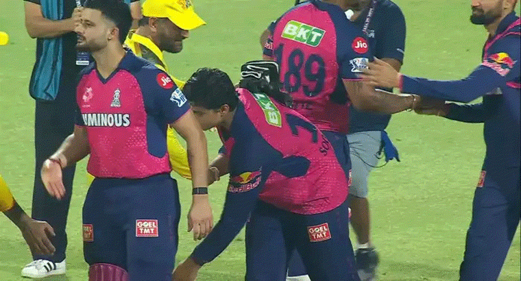 ధోనీ కాళ్లు మొక్కిన వైభవ్ సూర్యవంశీ