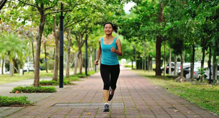 వాకింగ్ లేదా జాగింగ్ వీటిలో బరువు తగ్గడానికి ఏది మంచిది