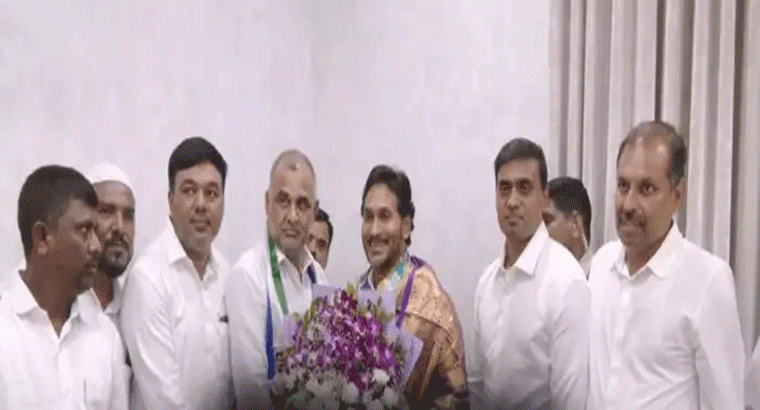టీడీపీకి బిగ్ షాక్.. వైసీపీలో చేరిన సీనియర్ నేత