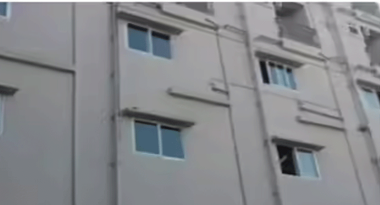 పార్టీపై పోలీసులు దాడి.. నాలుగో ఫ్లోర్ నుంచి డ్రైనేజీ పైపు ద్వారా తప్పించుకోబోయి