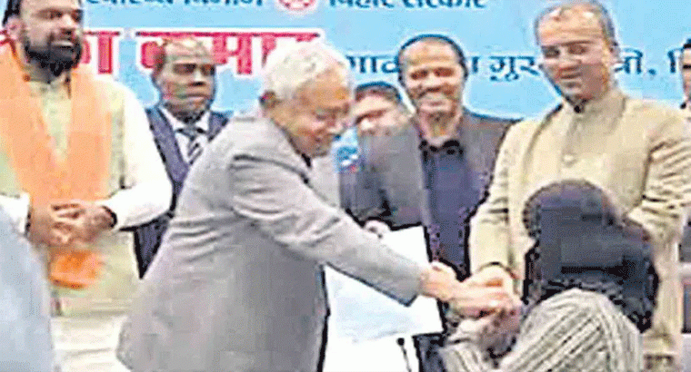 రూ.3 లక్షల జీతంతో ప్రభుత్వ ఉద్యోగం,,,,నితీష్ కుమార్‌ హిజాబ్ లాగిన మహిళకు జార్ఖండ్ సర్కార్ బంపరాఫర్