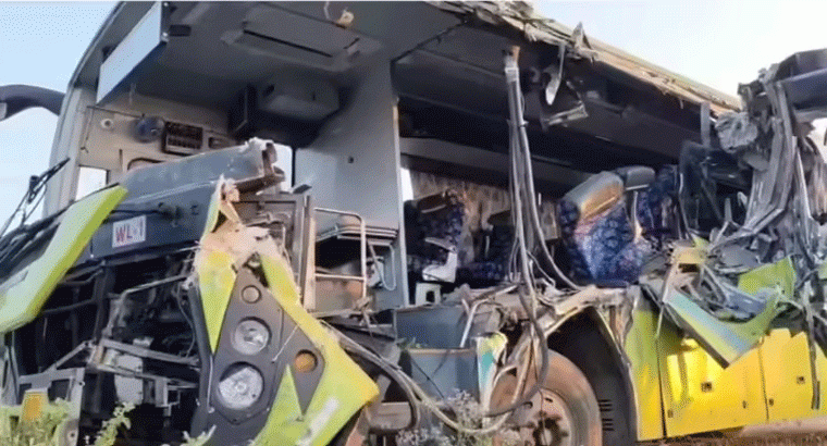 రాజధాని బస్సు లారీ ఢీ,,,,స్పాట్‌లోనే ఇద్దరు మృతి