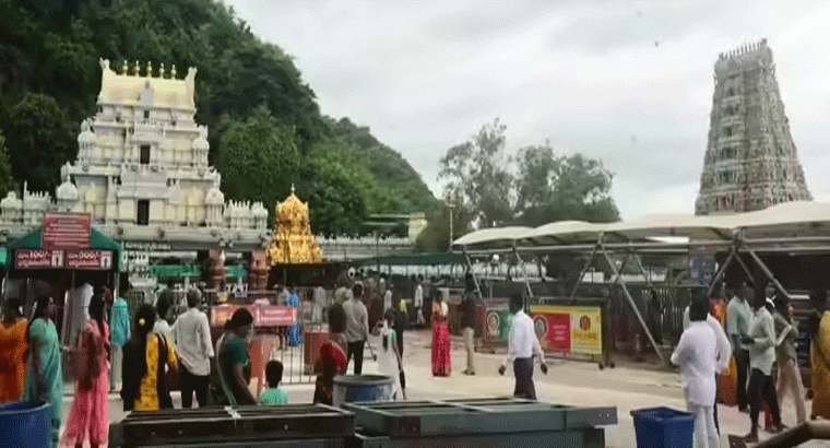 విజయవాడ దుర్గ గుడిలో అలా చేస్తే .... క్యూ కడుతున్న భక్తులు
