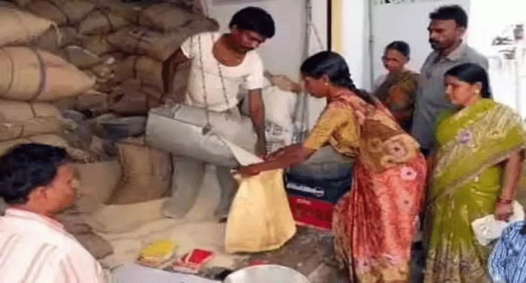 రేషన్ కార్డుదారులకు ఇబ్బందులు.. ఎన్నాళ్లో ఇలా..?