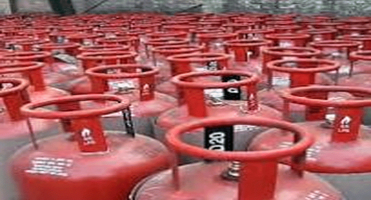 ఒకటో తేదీ షాక్.. పెరిగిన గ్యాస్ సిలిండర్ ధర