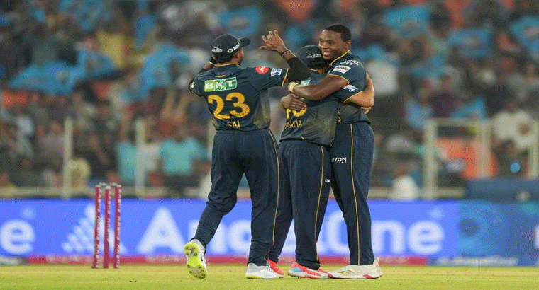 గుజరాత్‌ టైటాన్స్‌కు షాక్,,,,ఐపీఎల్ మధ్యలో ఇంటికెళ్లిపోయిన స్టార్ పేసర్