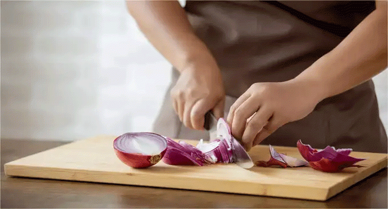 ఆరోగ్య ప్రయోజనాలున్నప్పటికీ కొందరు మాత్రం ఉల్లిపాయ తినకూడదు