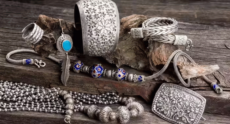 బంగారం వర్సెస్ వెండి, ఏ రంగు బట్టలకు ఏ నగలు ధరిస్తే పర్ఫెక్ట్ 