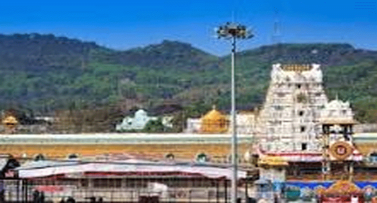 తిరుమలలో వైసీపీ నేతలకు వైకుంఠ ద్వార దర్శనాలు